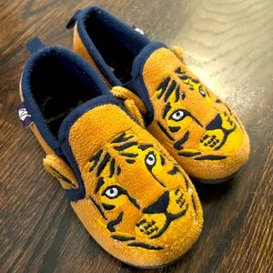 Toddler tiger house slippers